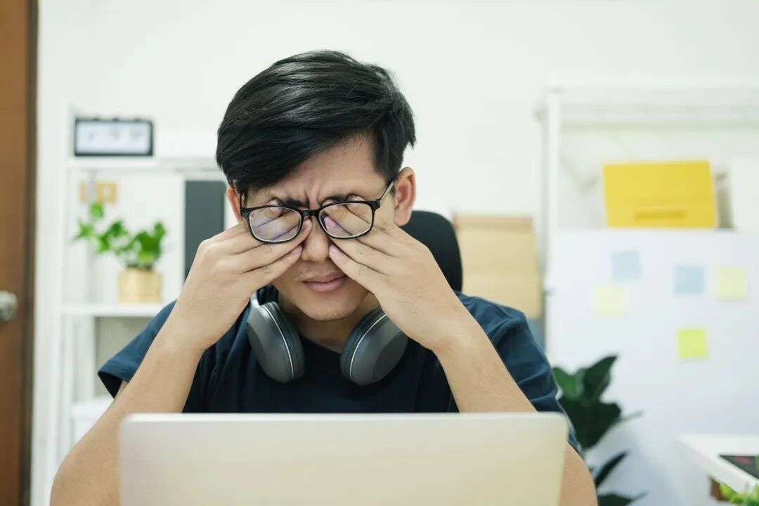 这 4 个“毁眼”行为不要再做了！再不注意，眼睛真的要“报废”了……